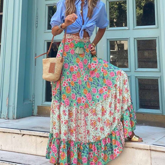 Falda larga con estampado floral y cintura alta