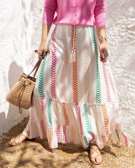 Falda larga con estampado floral y cintura alta