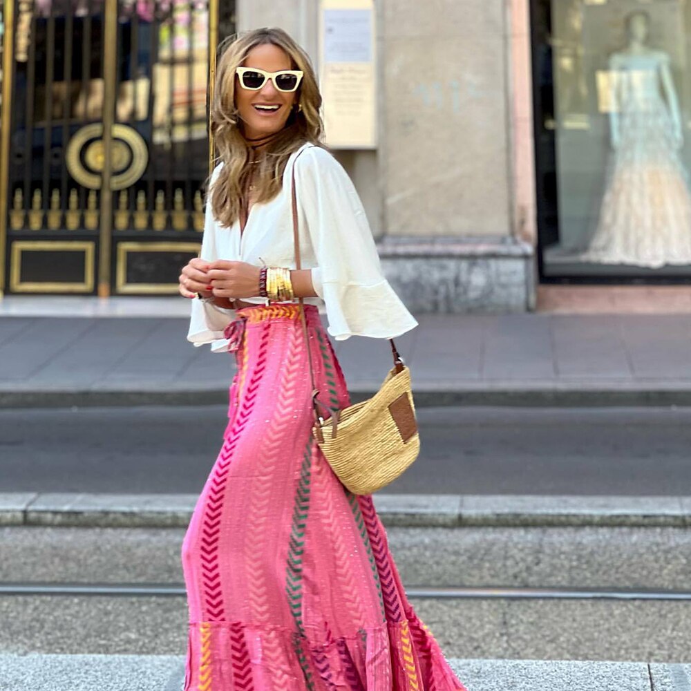 Falda larga con estampado floral y cintura alta